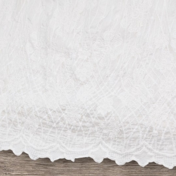 Women's (Medium) White Lightweight Embroidered Boho Lined Sleeveless Blouse - Picture 10 of 16